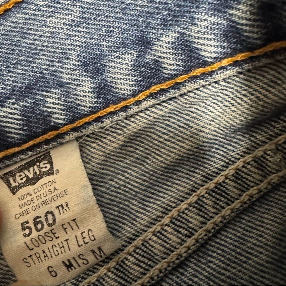 Vintage Levi's Distressed Cut-Off Denim Shorts – Size 6 - Picture 5 of 6
